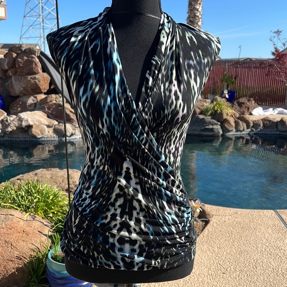 Vince Camuto Tops - Vince Camuto sleeveless animal print top Size PXS in black, blue, green & white